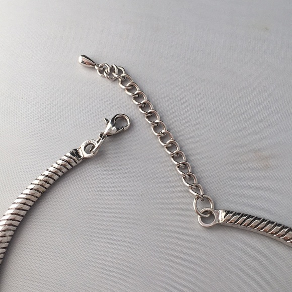 New! Howlite Stone Butterfly Necklace - Picture 6 of 7